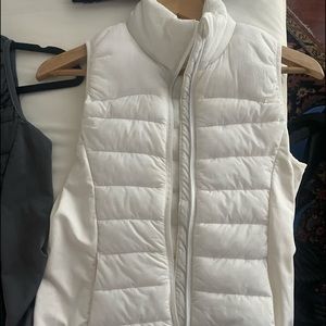 Vest with stretch on the side - mint condition. Worn once - runs small